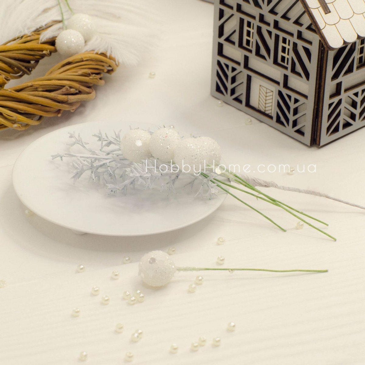 Ягода калина в гліттері 12мм Біла