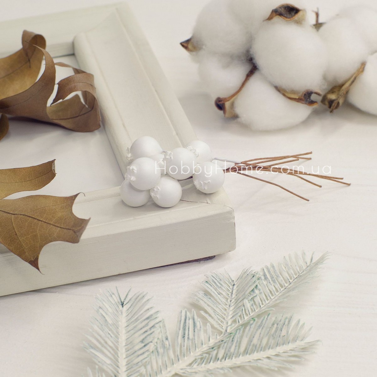 Ягода з цибулиною на гілці глянець 8мм Білосніжна