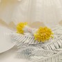 Тичинки жовті 1 мм, глянцеві, двосторонні, декоративні на нитці
