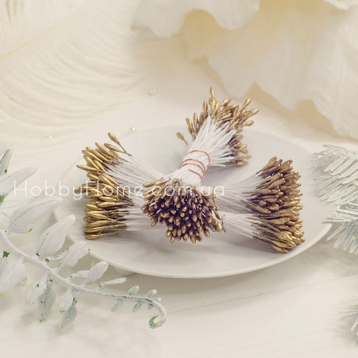 Тичинки золоті 1 мм, глянцеві, декоративні, двосторонні на нитці Тичинки золоті 1 мм, глянцеві, декоративні, двосторонні на нитці