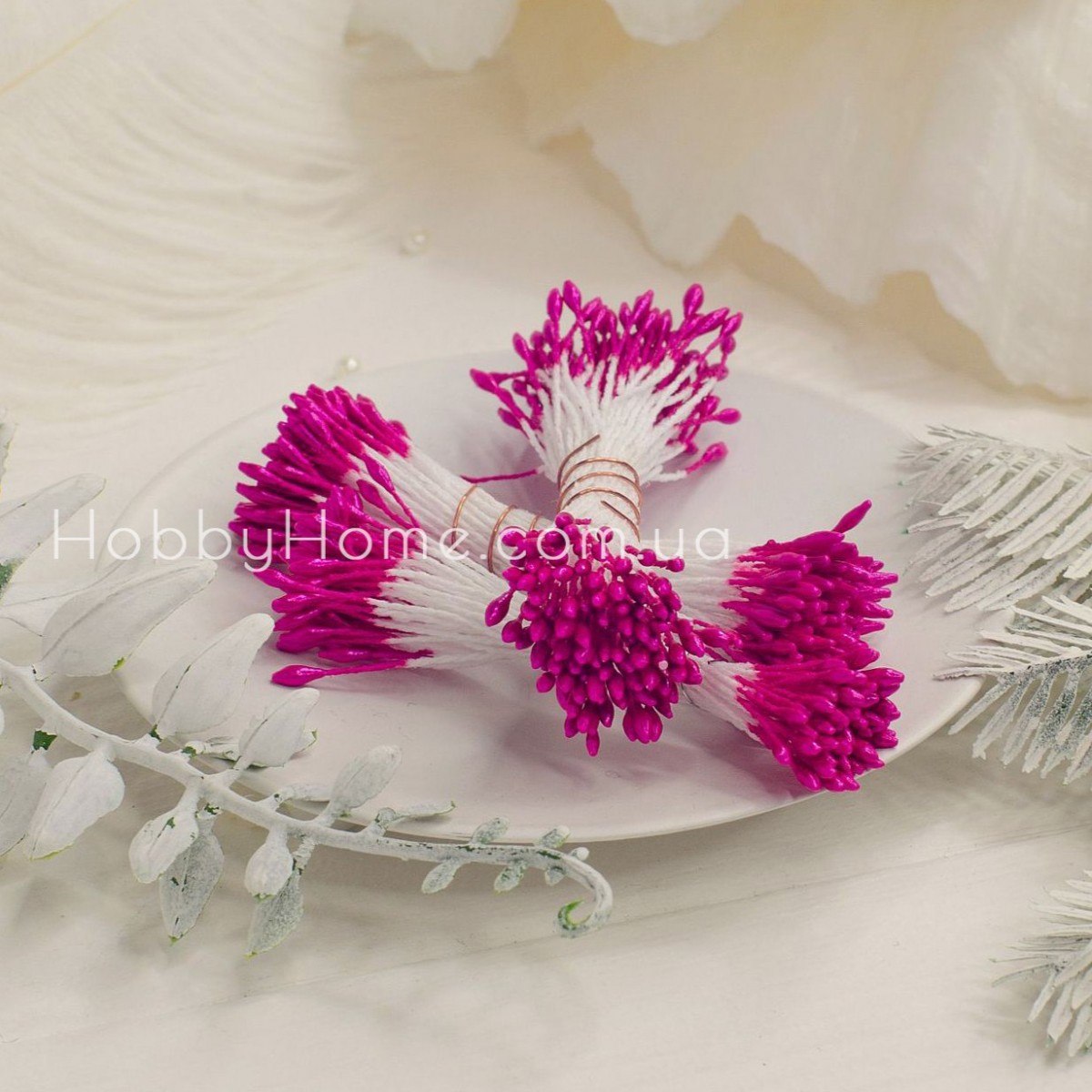 Тичинки яскраво-рожеві 1 мм, глянцеві, двосторонні, декоративні на нитці Тичинки яскраво-рожеві 1 мм, глянцеві, двосторонні, декоративні на нитці