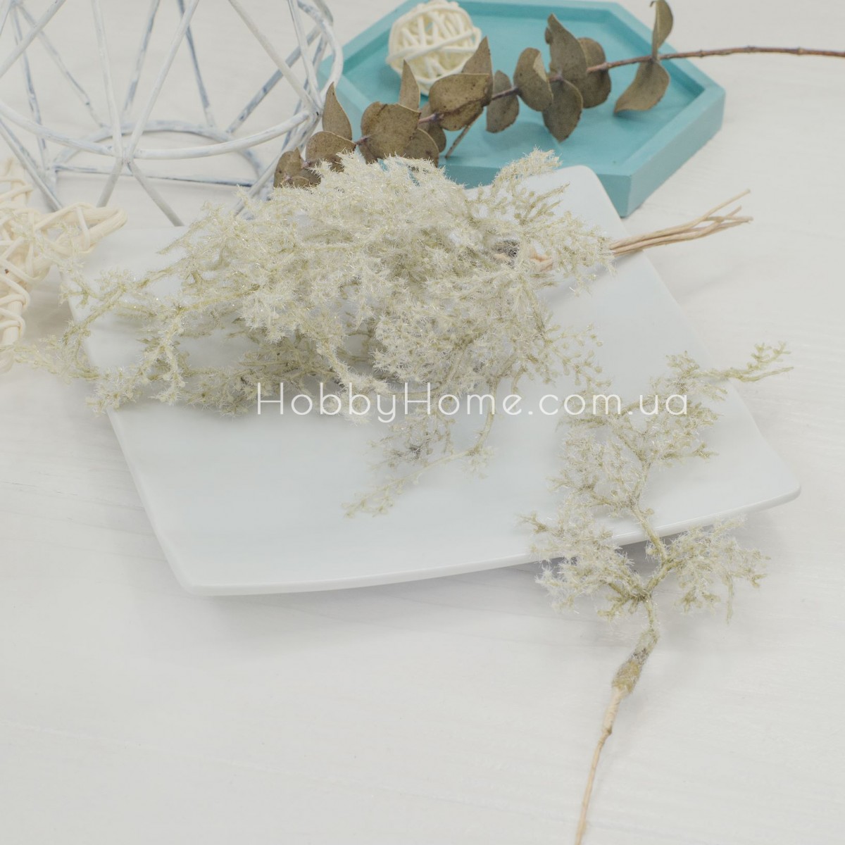 Мох на гілці 22см з напиленням Тьмяний зелений