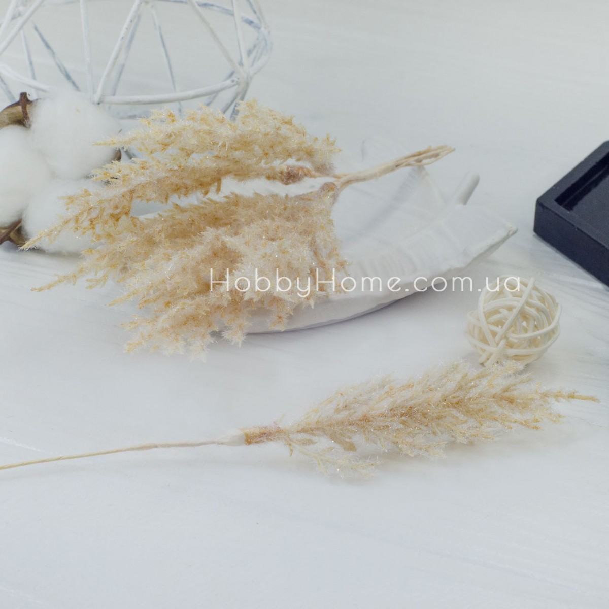 Декоративна пухнаста гілка Бежева 19 см з флоком