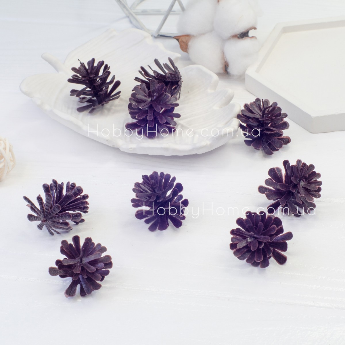 Пластикові декоративні шишки 3 см коричневі — для рукоділля та декору