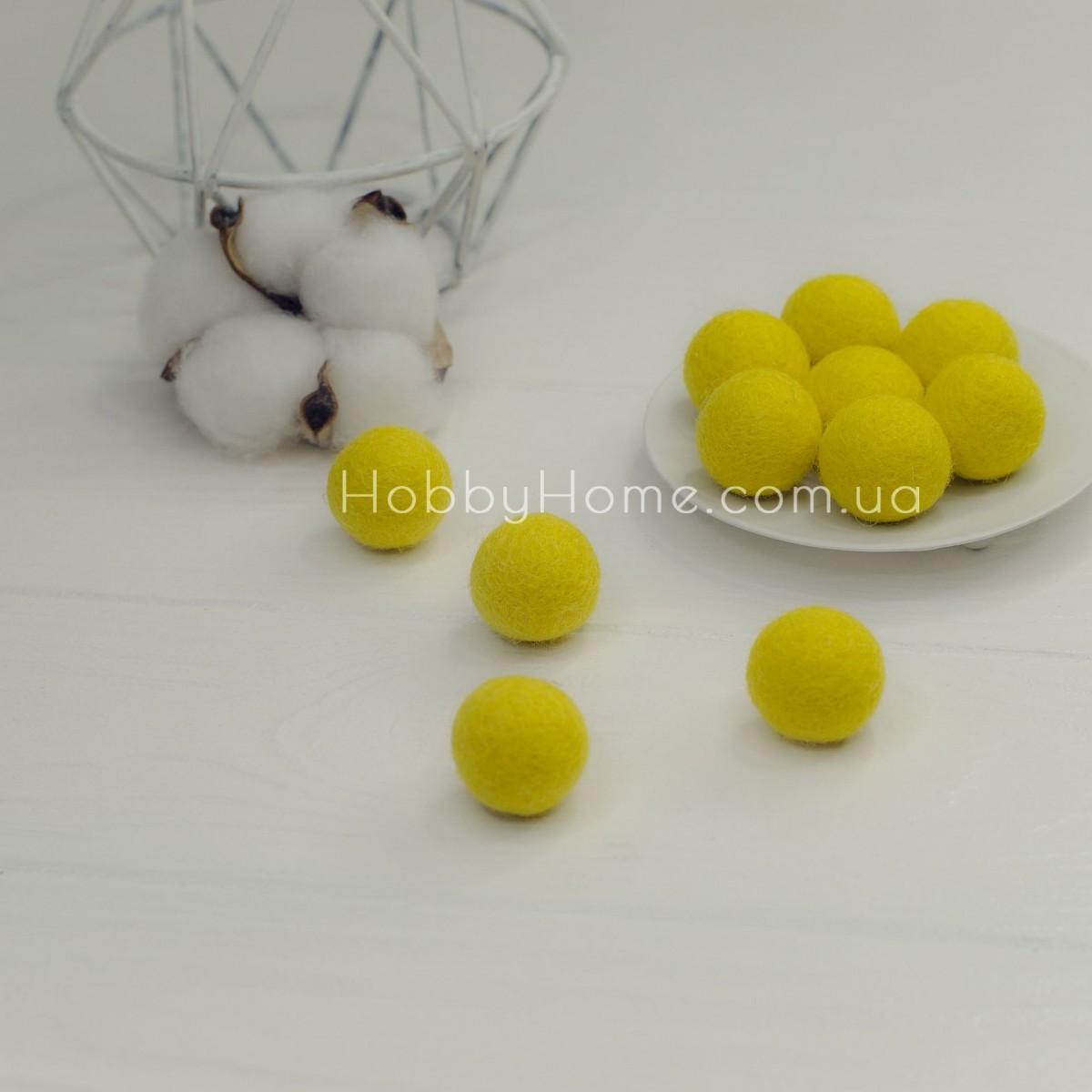 Валяні кульки 2см Насичено жовтий Валяні кульки 2см Насичено жовтий