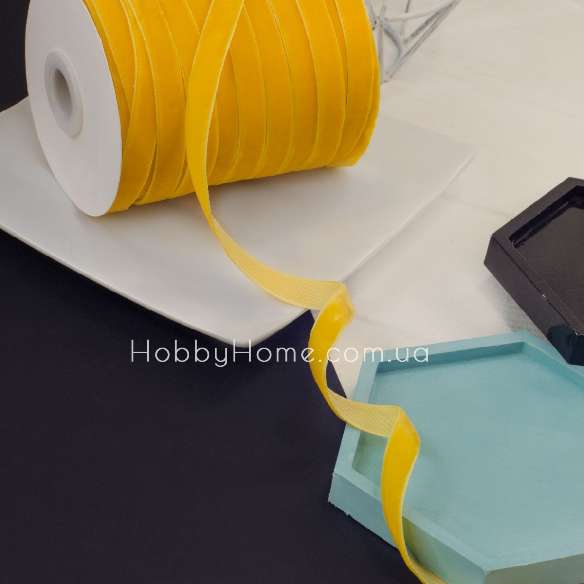 Оксамитова стрічка 1 см насичено помаранчева — для декору, пакування та рукоділля