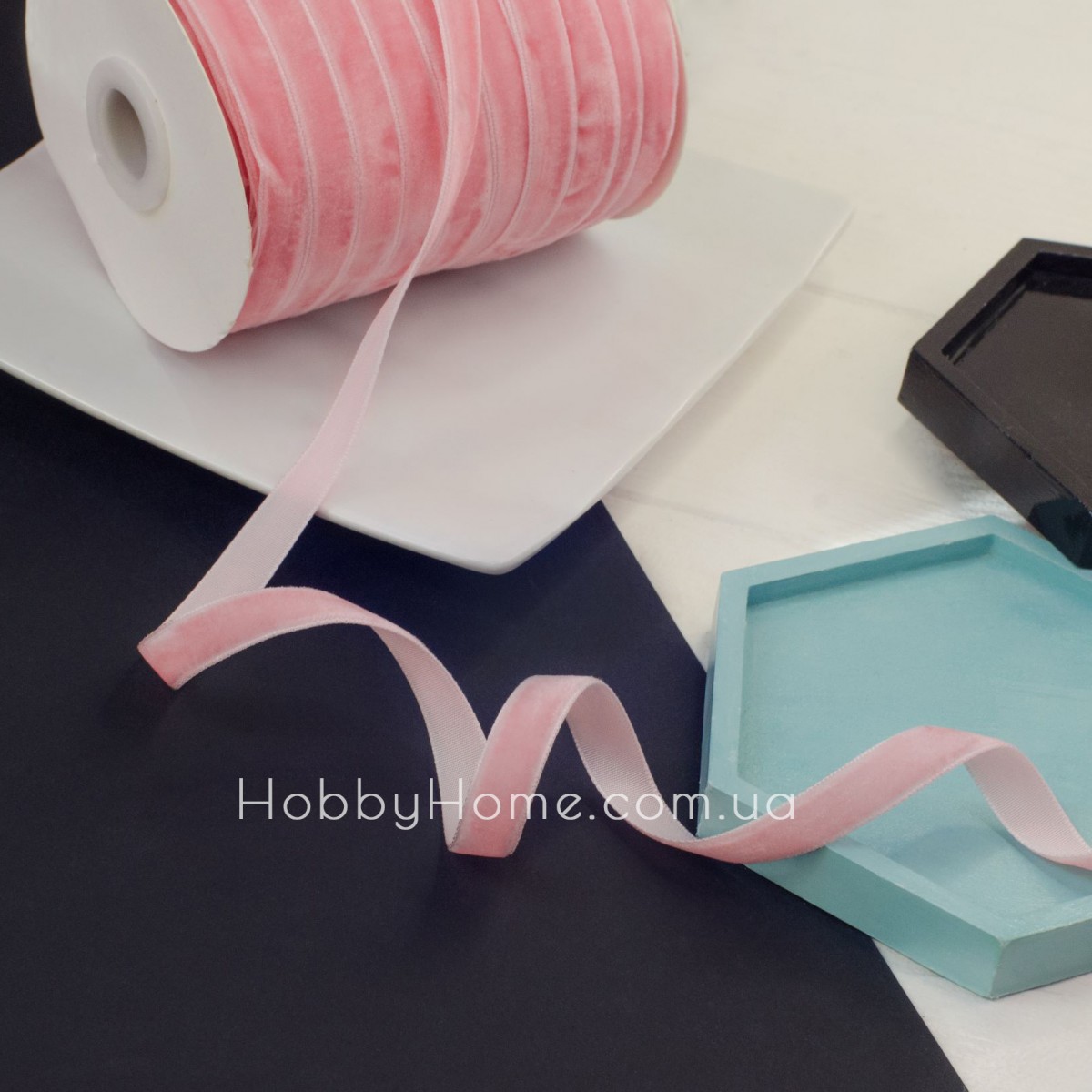 Оксамитова стрічка 1 см персиково-рожева — для пакування та рукоділля