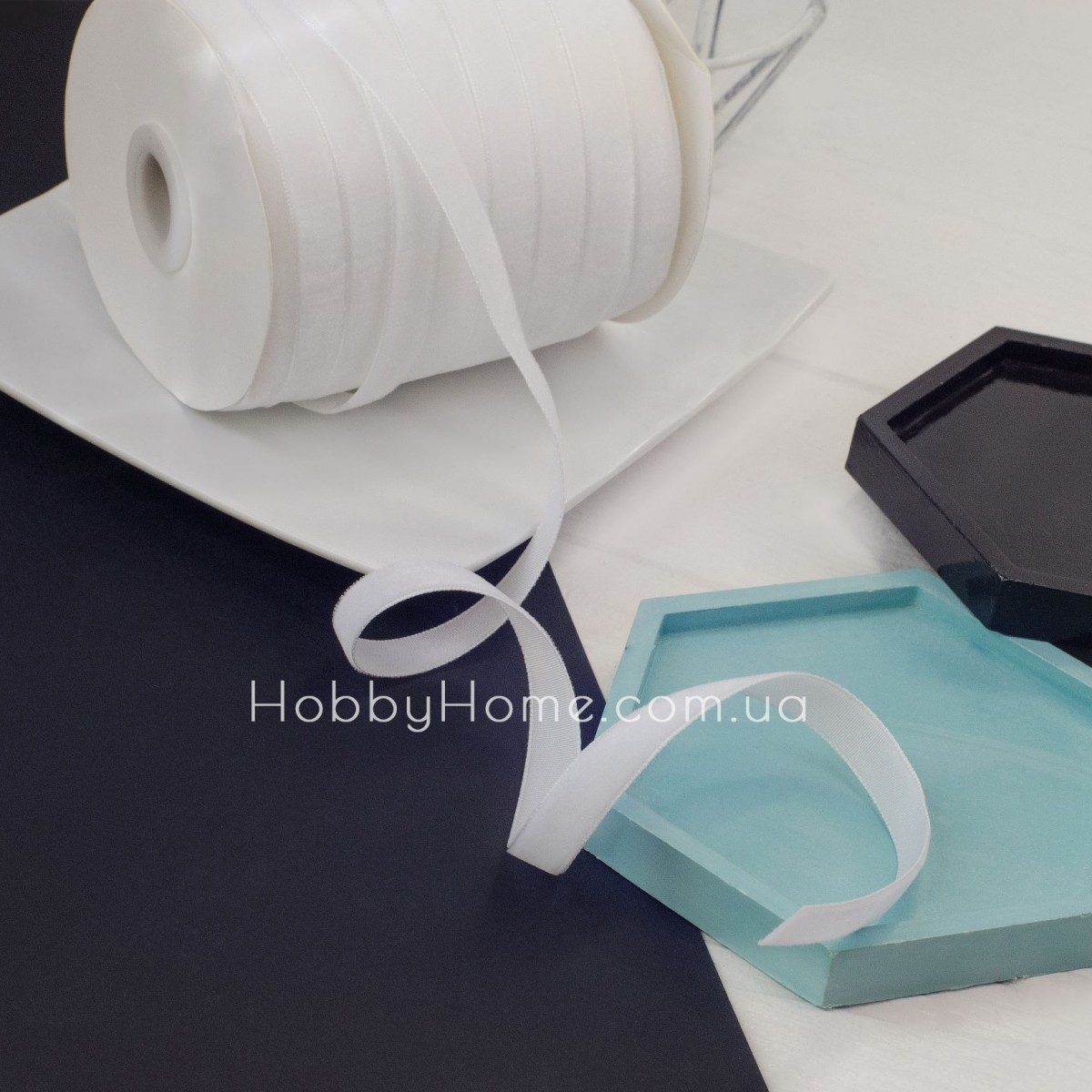 Оксамитова стрічка 1 см Біла ВІП — універсальна тасьма для декору, рукоділля та пакування