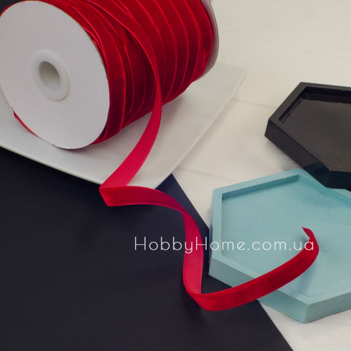 Оксамитова стрічка 1 см червона тасьма для декору та пакування