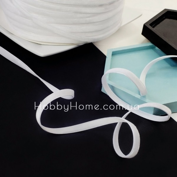 Оксамитова стрічка 0,6 см біла — для декору, рукоділля та упаковки