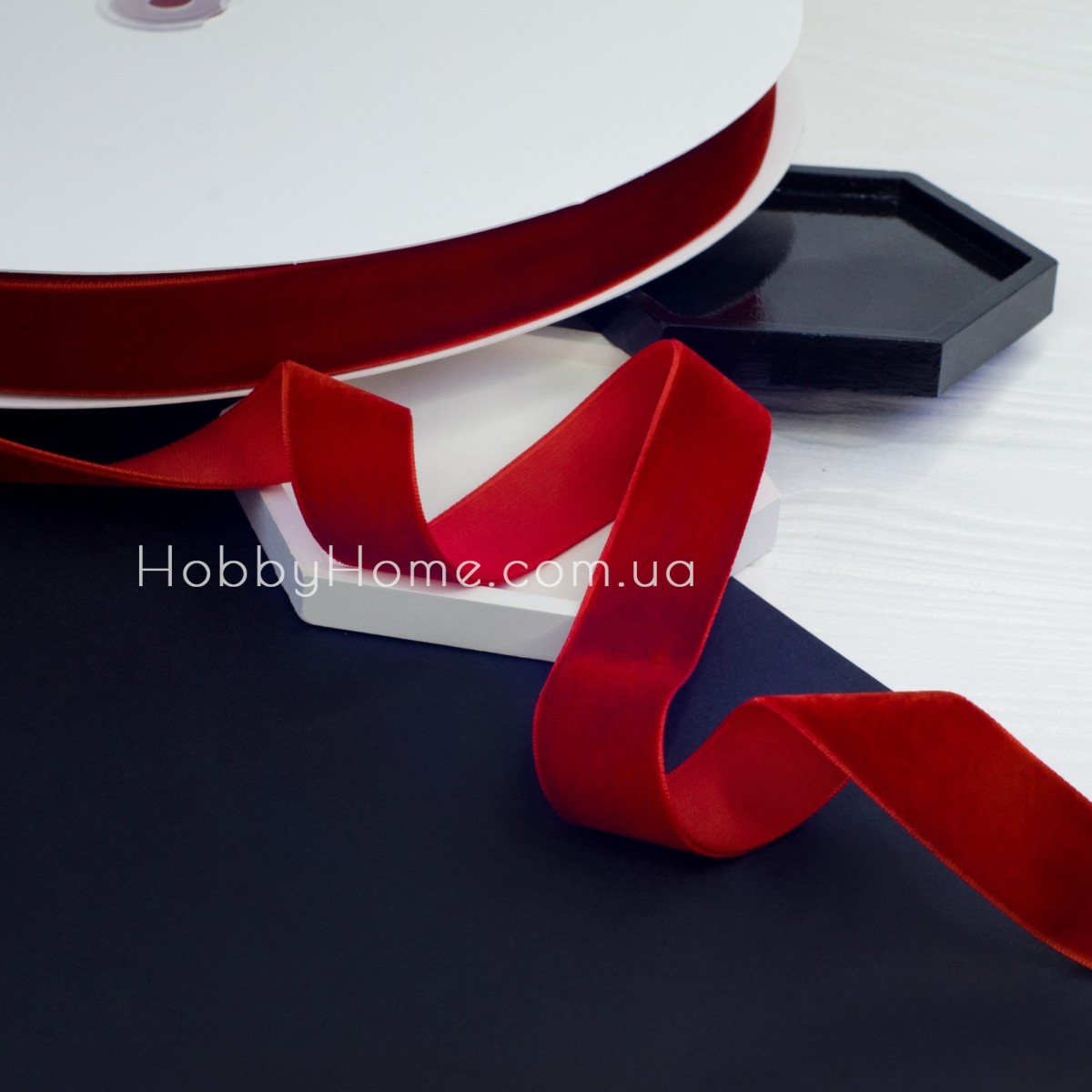 Оксамитова стрічка 2,5 см Червона ВІП — для рукоділля та декору