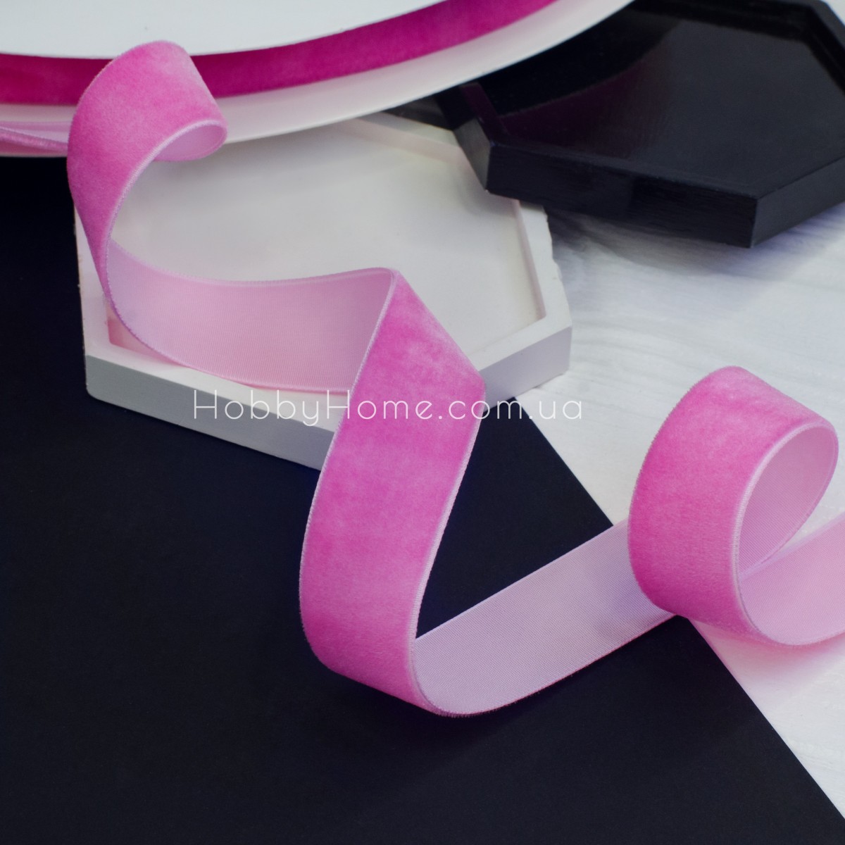 Оксамитова стрічка 2,5 см яскраво Рожева — для рукоділля та декору