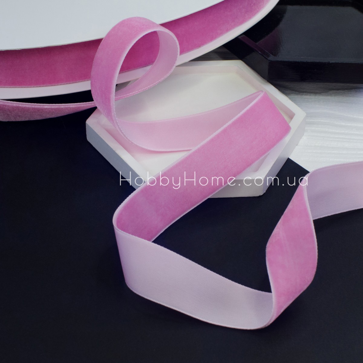 Оксамитова стрічка 2,5 см Рожева — для рукоділля та декору