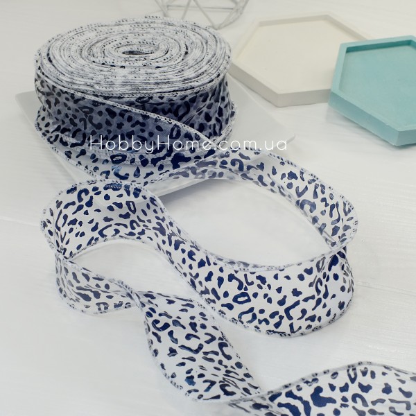 Стрічка органза з леопардом 6 см Біла з прошитим та жорстким краєм