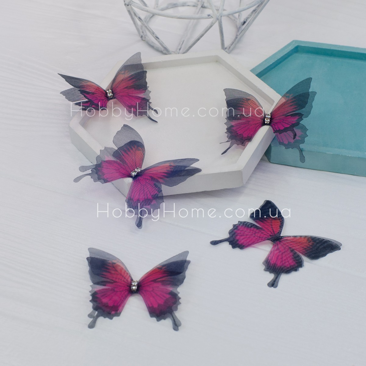 Шифоновий метелик 5 см для декору Червонo-рожеві — двошаровий, зі стразами Шифоновий метелик 5 см для декору Червонo-рожеві — двошаровий, зі стразами
