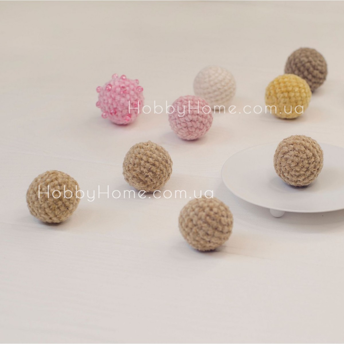 В'язана кулька Велюр 2,5см Коричневий В'язана кулька Велюр 2,5см Коричневий